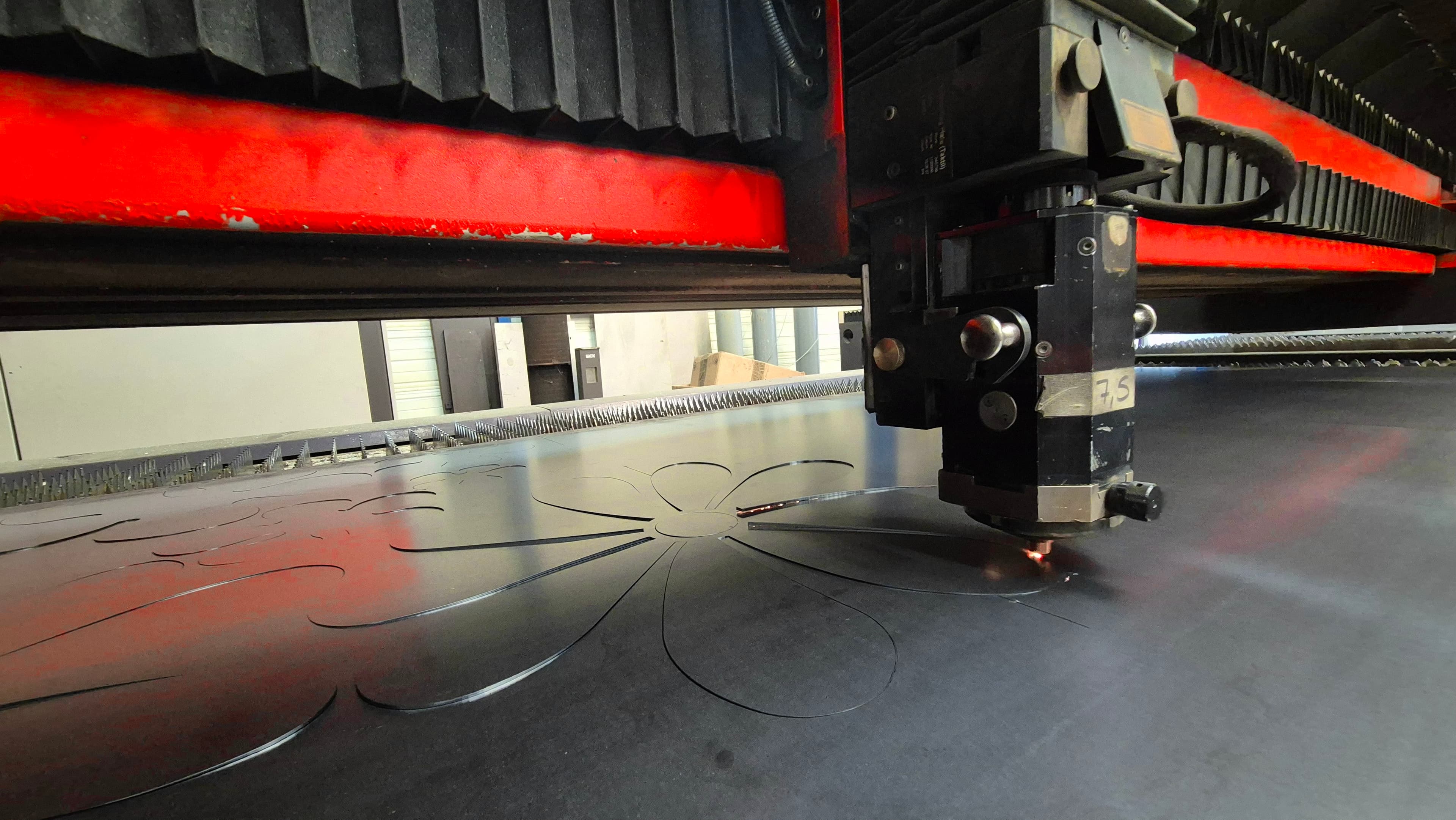 découpe laser acier
