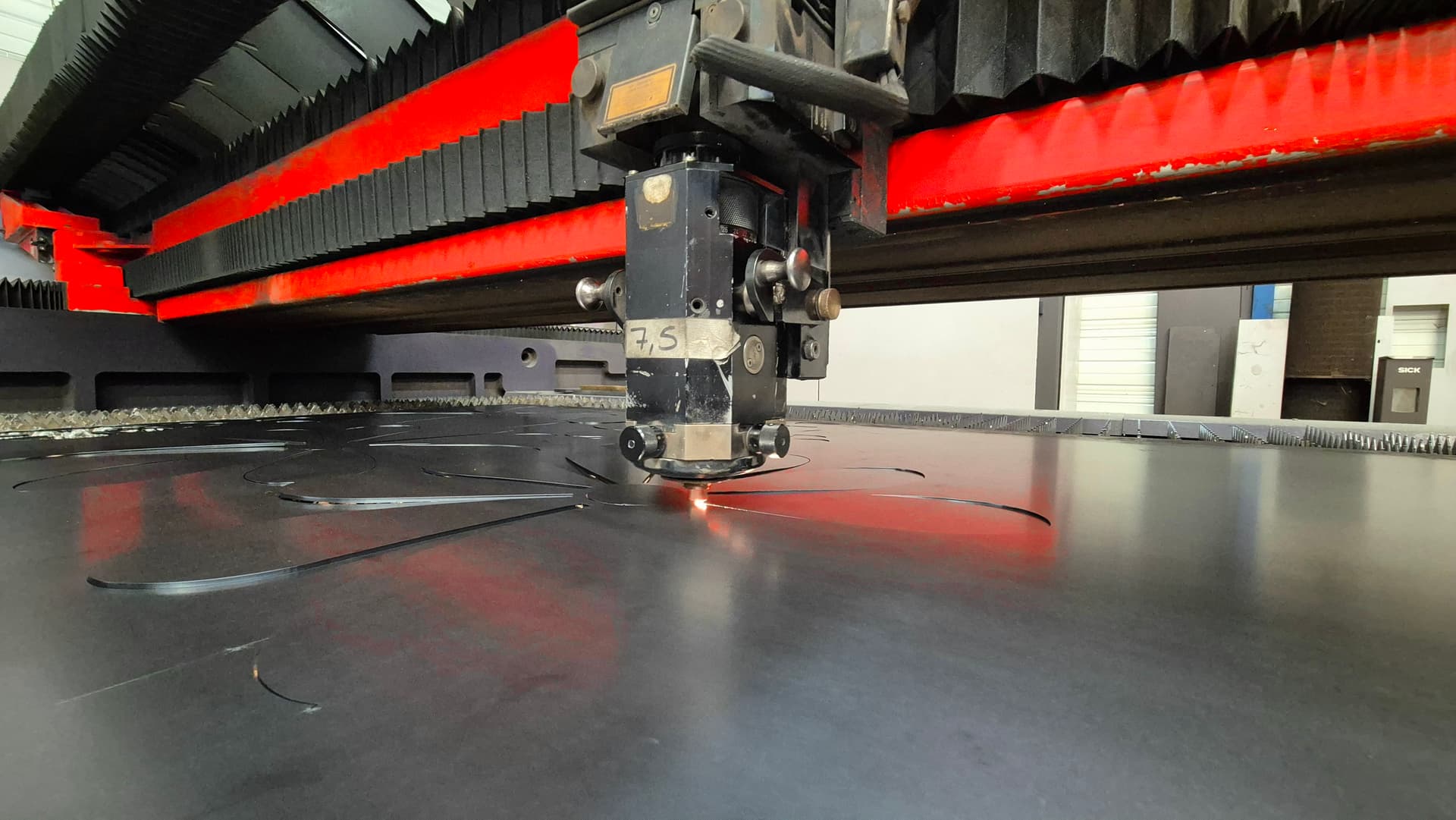 Machine découpe laser métal